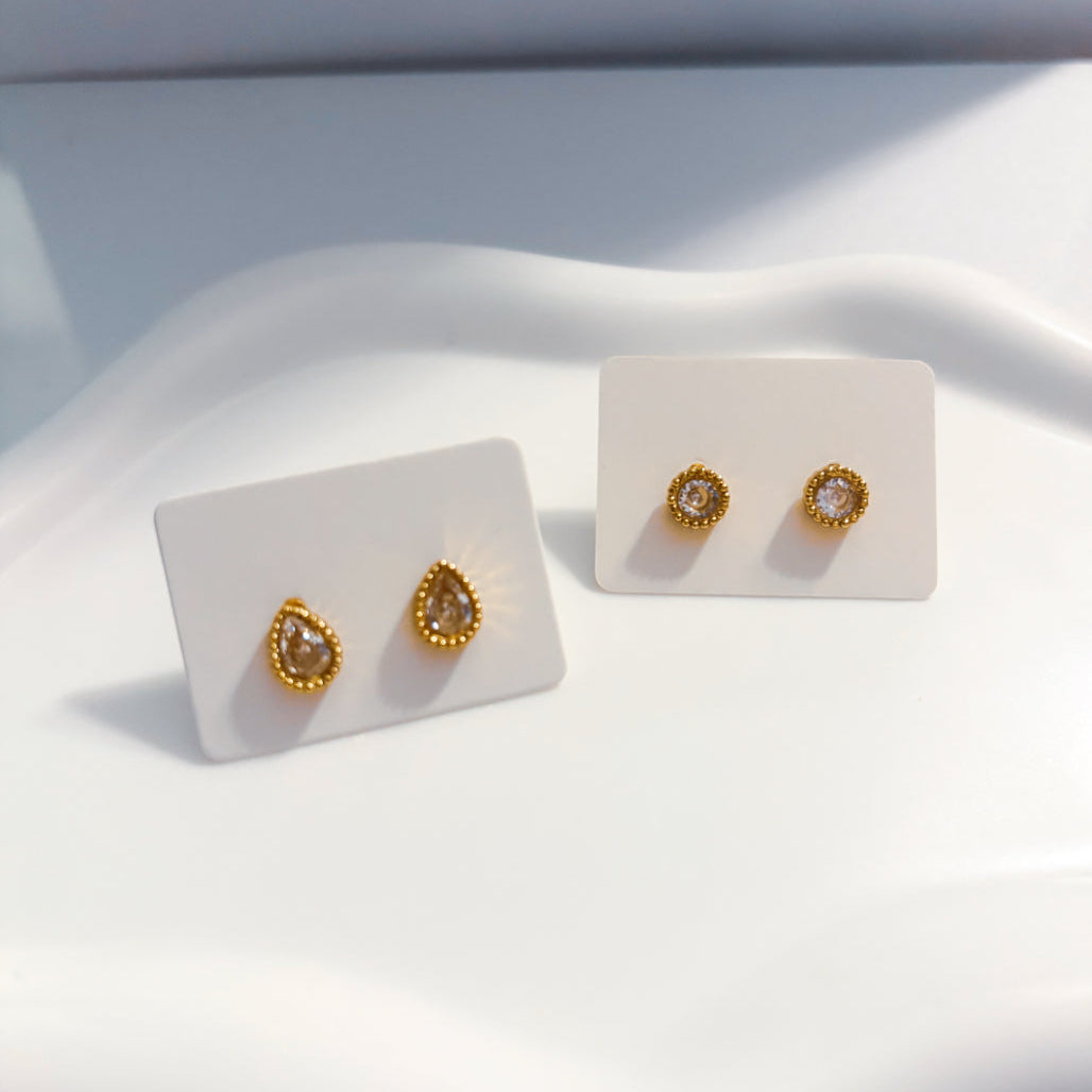 Mini circle earrings