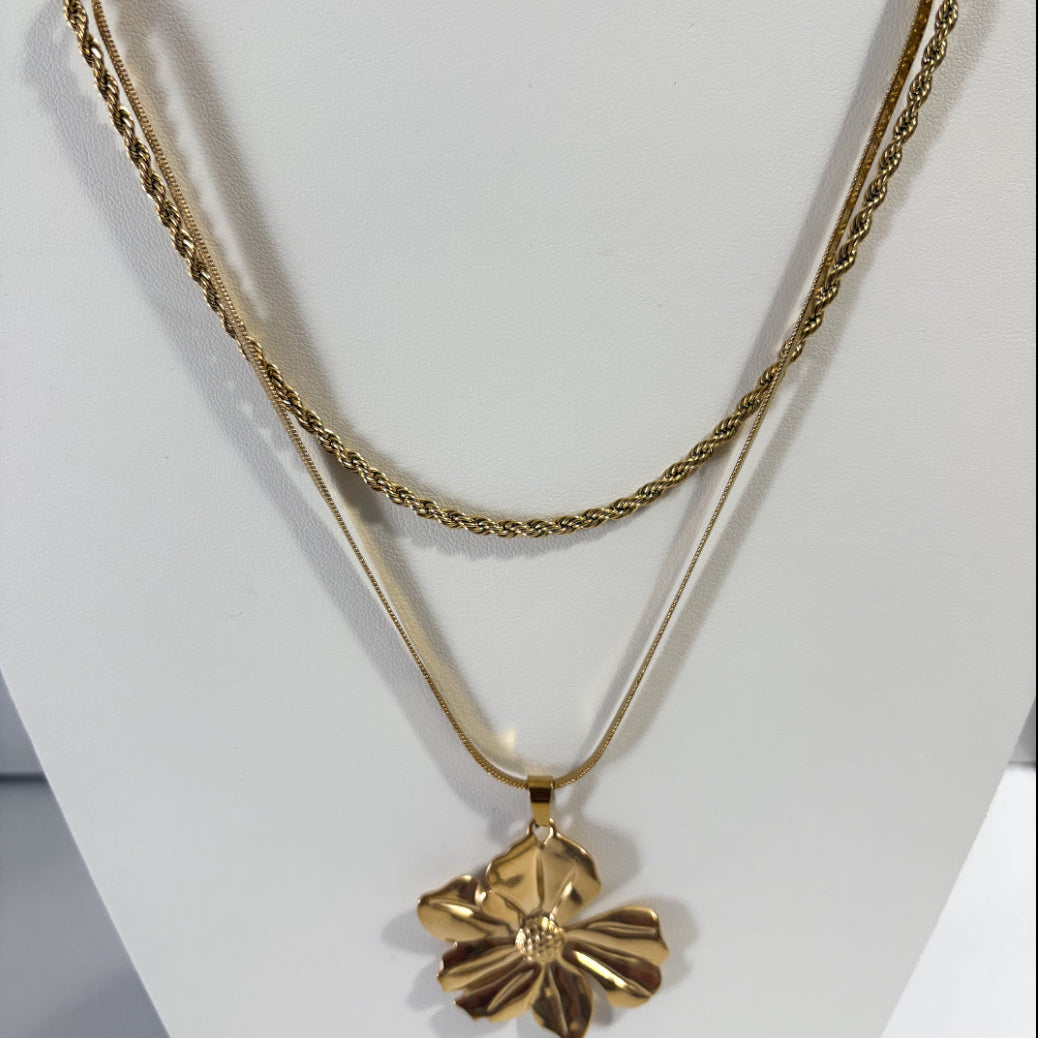 Flor necklace