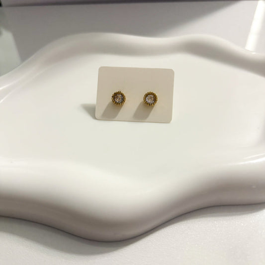 Mini circle earrings