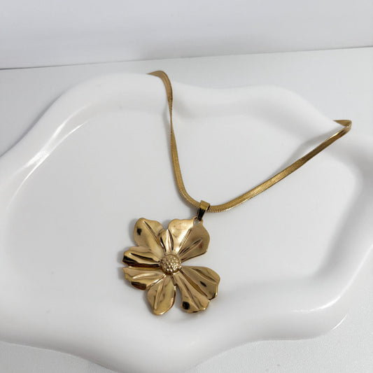 Flor necklace